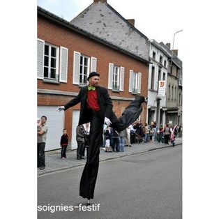 photo2-spectacles-dans-les-ecoles-clown-artistes-de-rue-mime-statue-vi