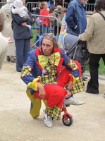 clown de rue_mini vélo
